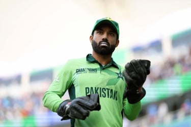 অধিনায়কত্ব হারিয়ে কেন্দ্রীয় চুক্তিতে স্বাক্ষর করতে অস্বীকার রিজওয়ানের