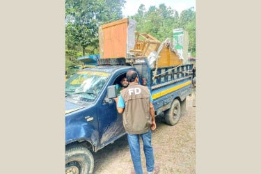 বান্দরবানে তল্লাশি চালিয়ে অননুমোদিত কাঠ ও ফার্নিচার জব্দ