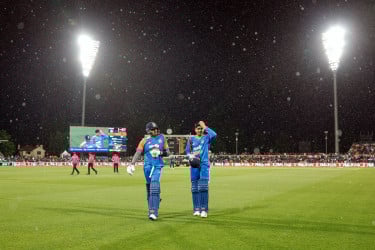 বৃষ্টিতে ভেসে গেল ভারত-অস্ট্রেলিয়া প্রথম টি-টোয়েন্টি