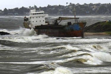 রাতভর তাণ্ডবের পর নিম্নচাপে পরিণত হল মন্থা, ভারতে অন্ধ্রপ্রদেশে মৃত ২