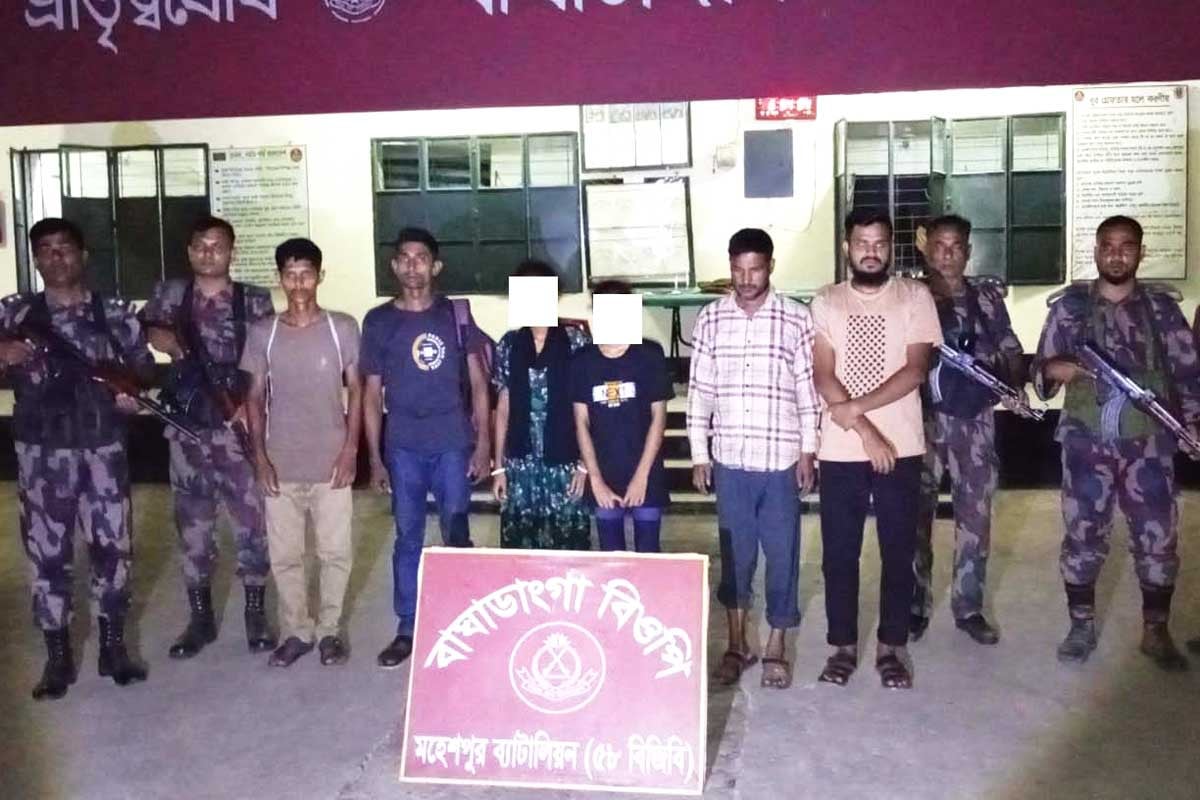 মহেশপুর সীমান্ত থেকে ভারতীয় ফেন্সিডিল উদ্ধার, আটক ৭