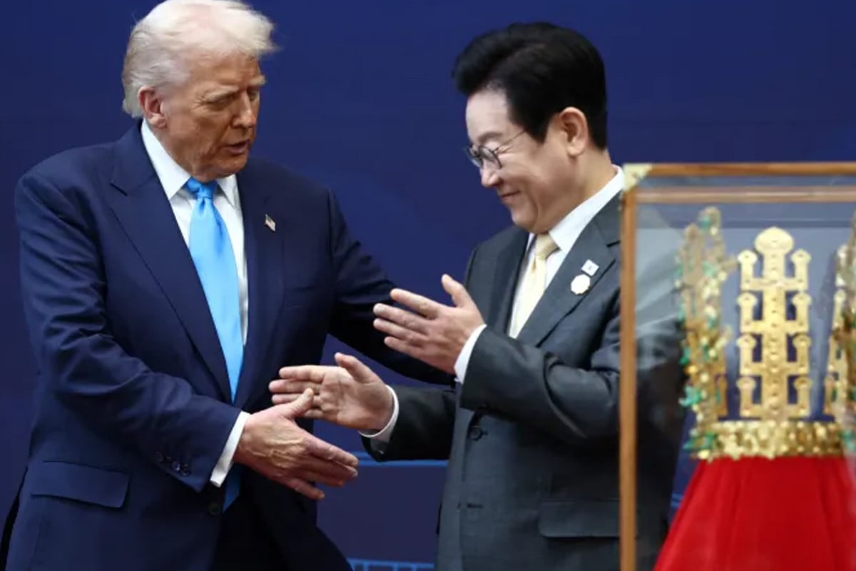 ট্রাম্পের সফর, তোষামোদকে শিল্পের পর্যায়ে নিলেন এশিয়ার নেতারা!