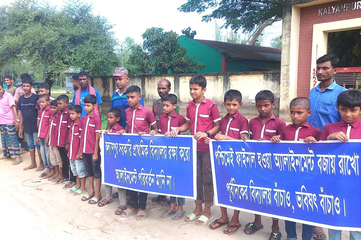 ঢাকা-সিলেট মহাসড়ক সম্প্রসারণ নিয়ে স্থানীয়দের মানববন্ধন