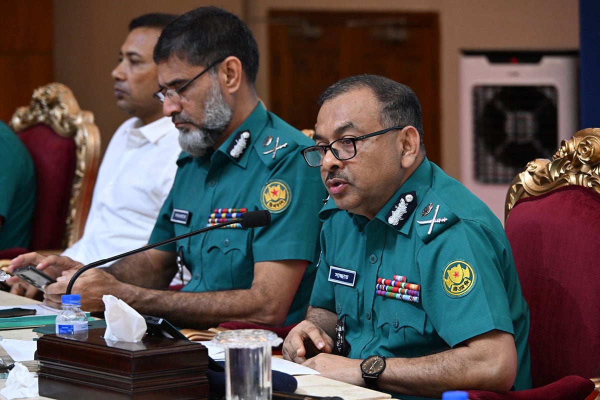 নির্বাচনে রাজনৈতিক দল বা ব্যক্তির প্রতি দুর্বলতা দেখানো যাবে না: ডিএমপি কমিশনার