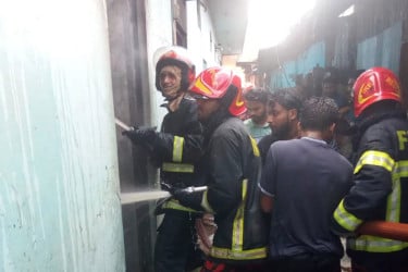 খাগড়াছড়ি পান বাজারে আগুনে পুড়ল দোকান-গুদাম