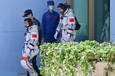 মহাকাশ মিশনে যাচ্ছেন প্রথম পাকিস্তানি নভোচারী