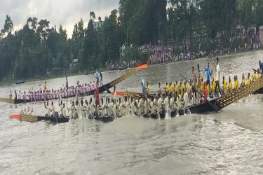 ঢাক-ঢোলের তালে নৌকা বাইচে হাজারো দর্শকের ঢল