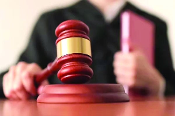 হাসিনা পালানোর খবর শুনেও এলোপাতাড়ি গুলি করে পুলিশ