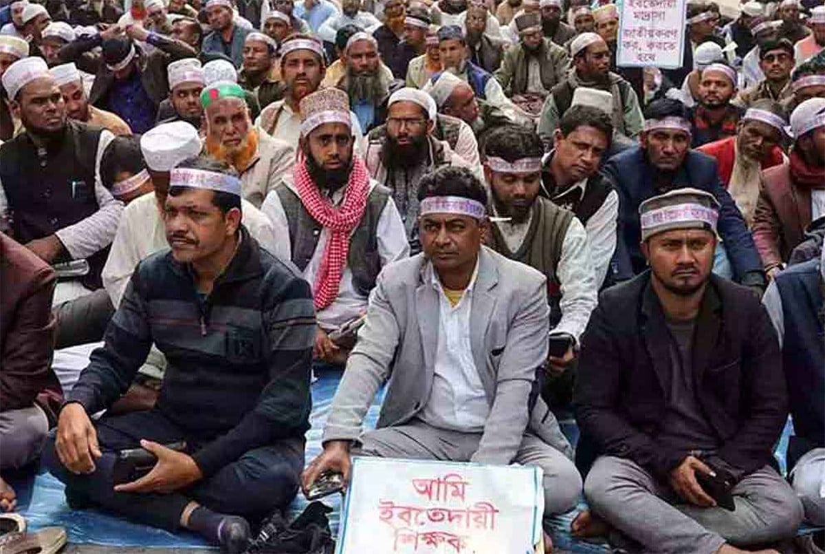 ১৯তম দিনের মতো অবস্থান কর্মসূচি পালন করছেন ইবতেদায়ি শিক্ষকরা