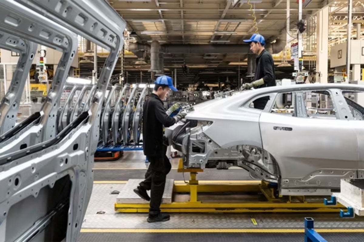 শুল্ক ইস্যুতে টানা ৭ মাস কমেছে চীনের কারখানায় উৎপাদন