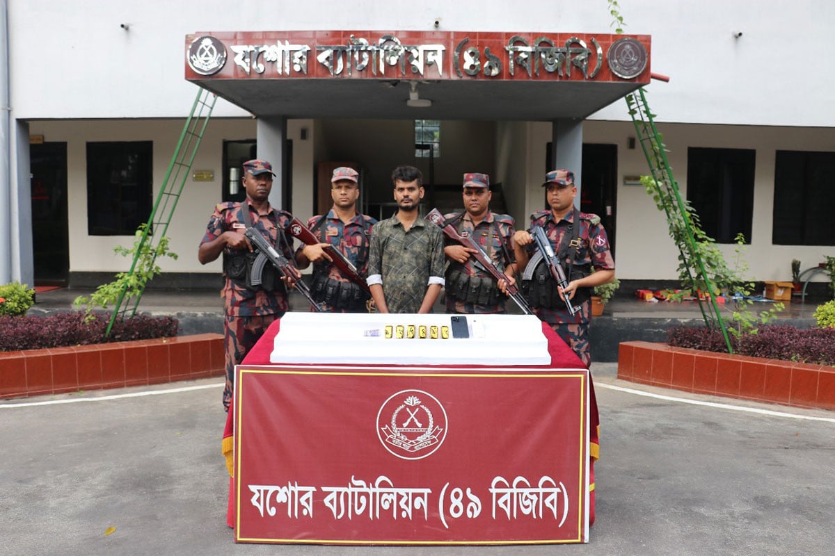 যশোরে সোয়া কোটি টাকার স্বর্ণসহ পাচারকারী আটক