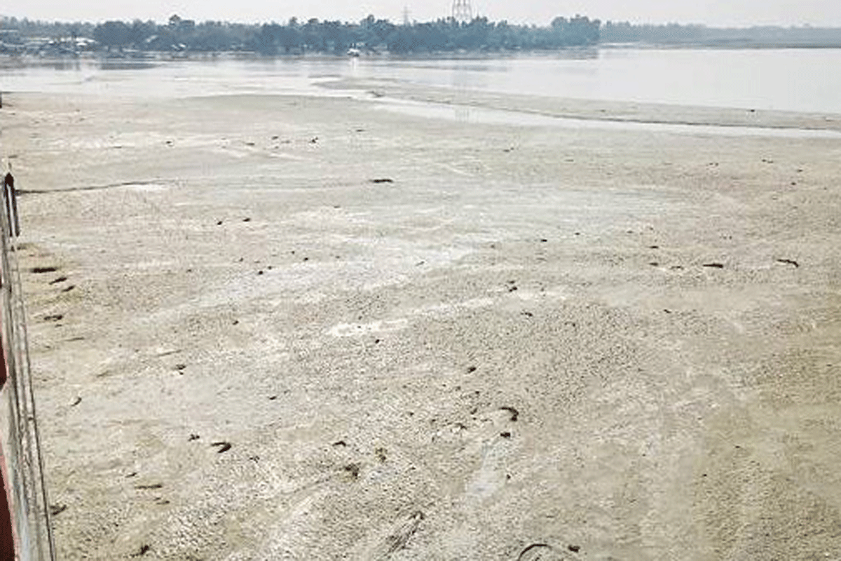 উজান থেকে আসা পলিতে তিস্তার বুকে জেগেছে চর