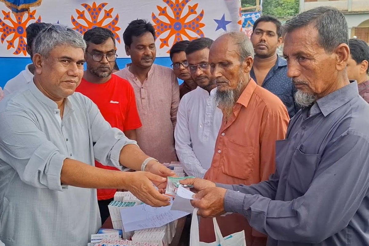 জয়পুরহাটে ফ্রি মেডিকেল ক্যাম্পে চিকিৎসা পেলেন শতাধিক রোগী