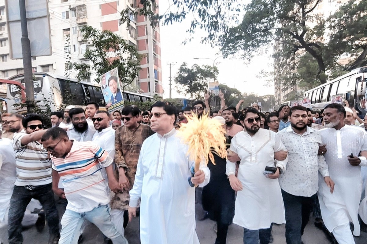 যাত্রাবাড়ীতে ৩১ দফার লিফলেট বিতরণ ও গণসংযোগ নবীউল্লাহ নবীর