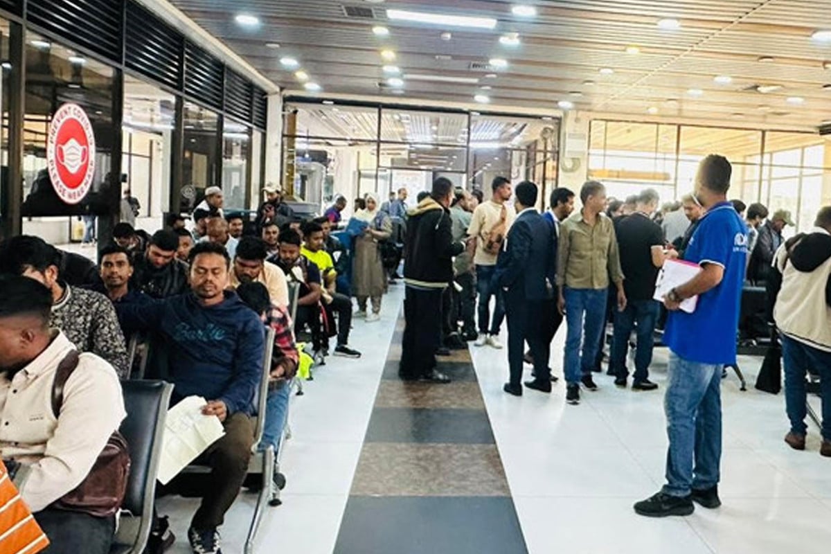 লিবিয়া থেকে ফিরলেন আরও ৩১০ বাংলাদেশি