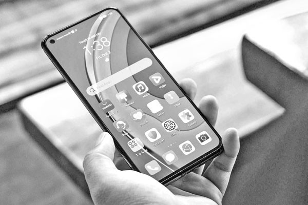 স্মার্টফোনের আয়ু বাড়ানোর সহজ ও সেরা উপায়