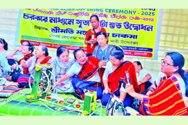 উৎসবে মেতেছে পাহাড়