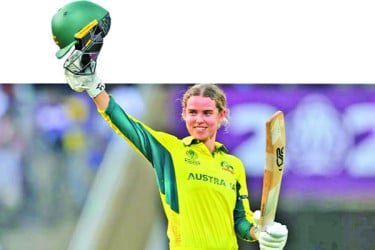 লিচফিল্ডের সেঞ্চুরিতে অসিদের বড় সংগ্রহ