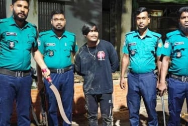 মোহাম্মদপুরের শীর্ষ ছিনতাইকারী ‘পাঁয়তারা শাহিন’ গ্রেফতার