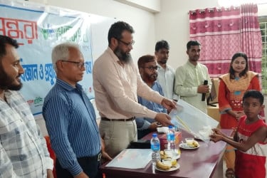 পবিপ্রবি শুভসংঘের উদ্যোগে শিক্ষা উপকরণ বিতরণ