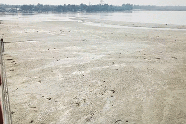 উজান থেকে আসা পলিতে তিস্তার বুকে জেগেছে চর