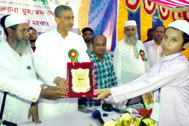 ধর্মীয় মূল্যবোধকে সম্মান করা উচিত: এ্যানি