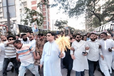 যাত্রাবাড়ীতে ৩১ দফার লিফলেট বিতরণ ও গণসংযোগ নবীউল্লাহ নবীর