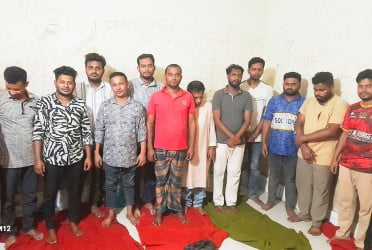 কুমিল্লায় ৪০ সেকেন্ডের ঝটিকা মিছিল, গ্রেফতার ১২