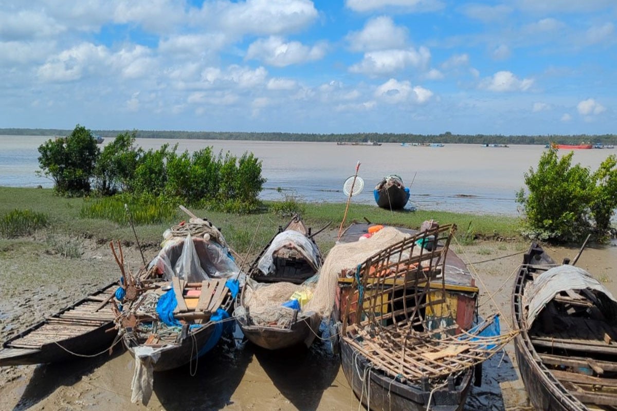 একের পর এক নিষেধাজ্ঞায় দিশেহারা উপকূলের জেলেরা