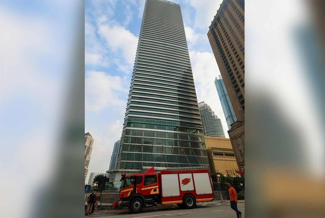 কুয়ালালামপুরের টুইন টাওয়ারের তৃতীয় ভবনে ভয়াবহ অগ্নিকাণ্ড