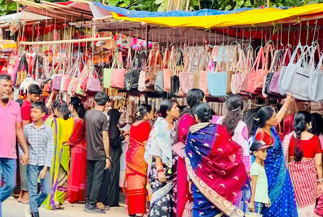 পাহাড়ি মেলায় মানুষের আনন্দ উচ্ছ্বাস