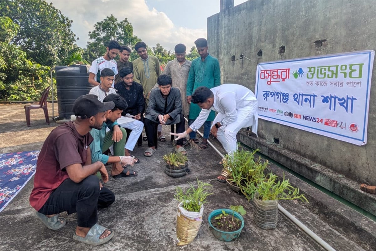 রূপগঞ্জে বসুন্ধরা শুভসংঘের উদ্যোগে ডেঙ্গু প্রতিরোধে লার্ভা ধ্বংস অভিযান