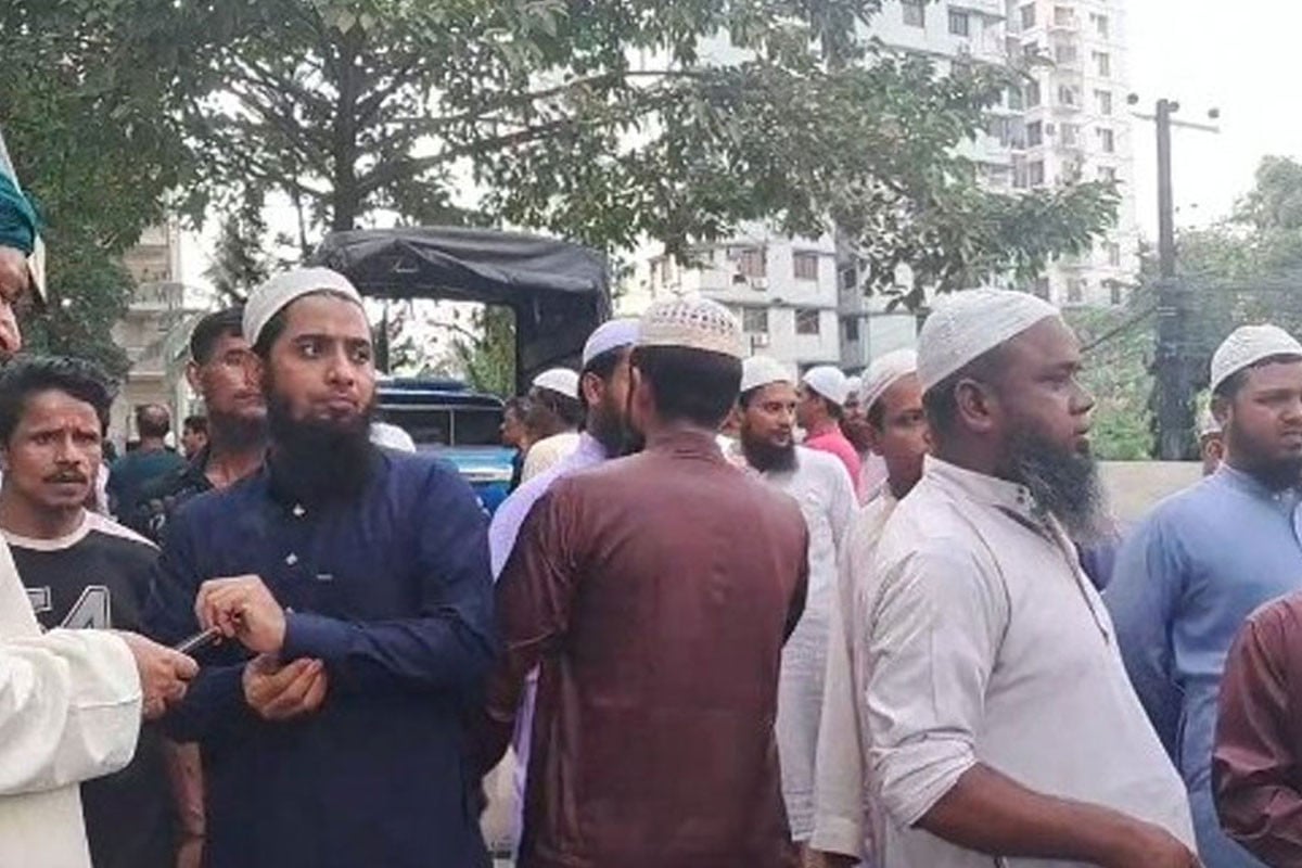 চট্টগ্রামে ইসলামী আন্দোলনের নেতা গ্রেফতার, মুক্তির দাবিতে থানার সামনে বিক্ষোভ