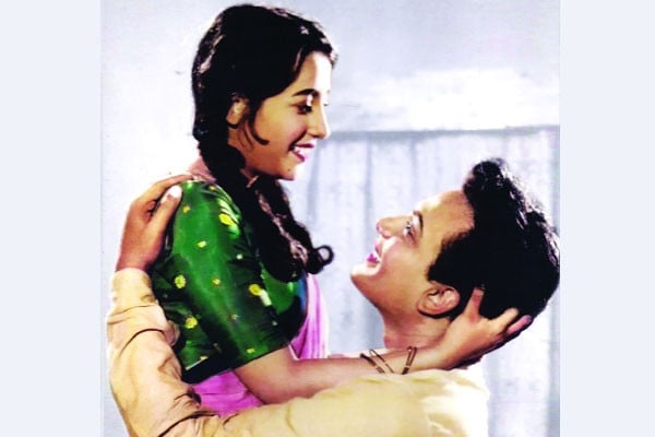 শোবিজ কাঁপানো প্রেম