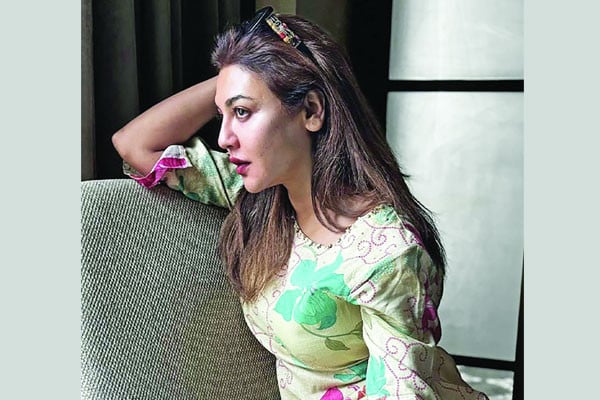 মুগ্ধতায় জয়া