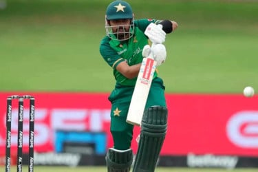 রোহিতকে পেছনে ফেলে বিশ্বরেকর্ড গড়লেন বাবর