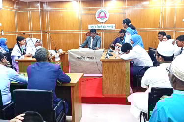 পার্লামেন্টারি বিতর্কের মধ্য দিয়ে পঞ্চগড়ে ভাষা ও বিতর্ক ক্লাবের যাত্রা শুরু