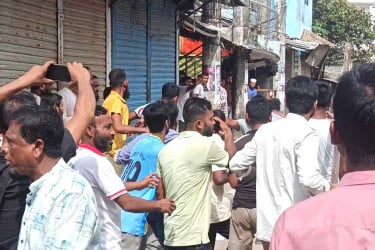 ভোলায় সমাবেশ শেষে দুই দলের সংঘর্ষ, পুলিশ-সাংবাদিকসহ আহত ২০
