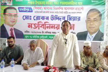 মাদারীপুরে সাংবাদিকদের সঙ্গে বিএনপি নেতা রোকনউদ্দিন মিয়ার মতবিনিময়