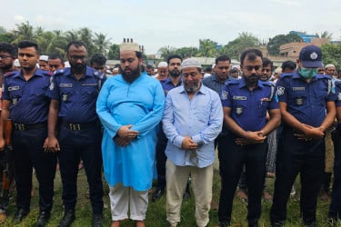 প্যারোলে মুক্তি পেয়ে স্ত্রীর জানাজায় যুবলীগ নেতা, কাঁদলেন অঝোরে