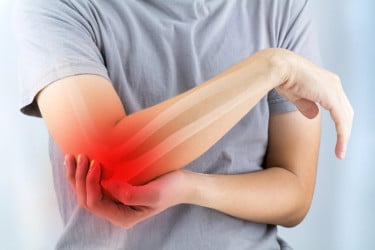 টানা ডেস্কে কাজ করলে হাতব্যথা? জেনে নিন সহজ সমাধান