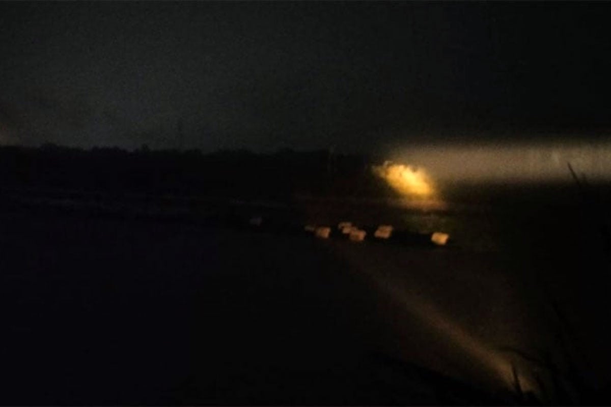 মেঘনায় ২০০ যাত্রী নিয়ে ডুবোচরে আটকা পড়ল লঞ্চ