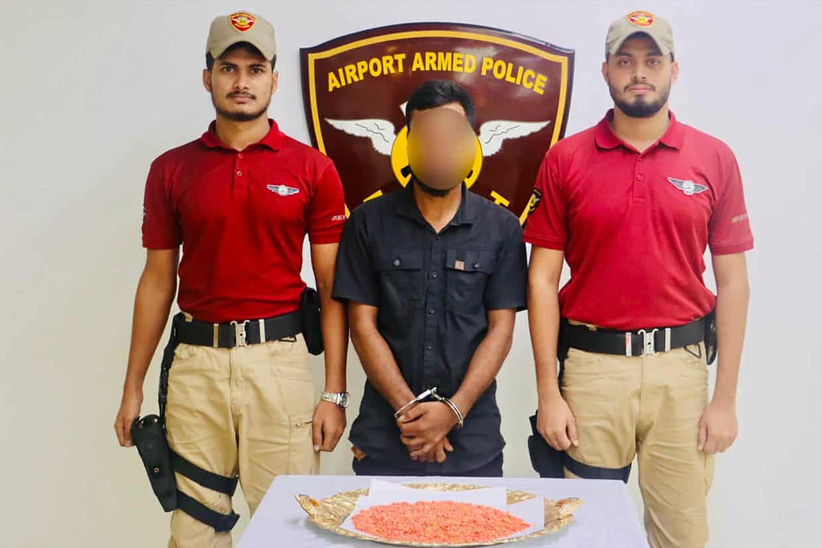 শাহজালালে যাত্রীর পাকস্থলীতে মিলল ৬৩৭৮ ইয়াবা