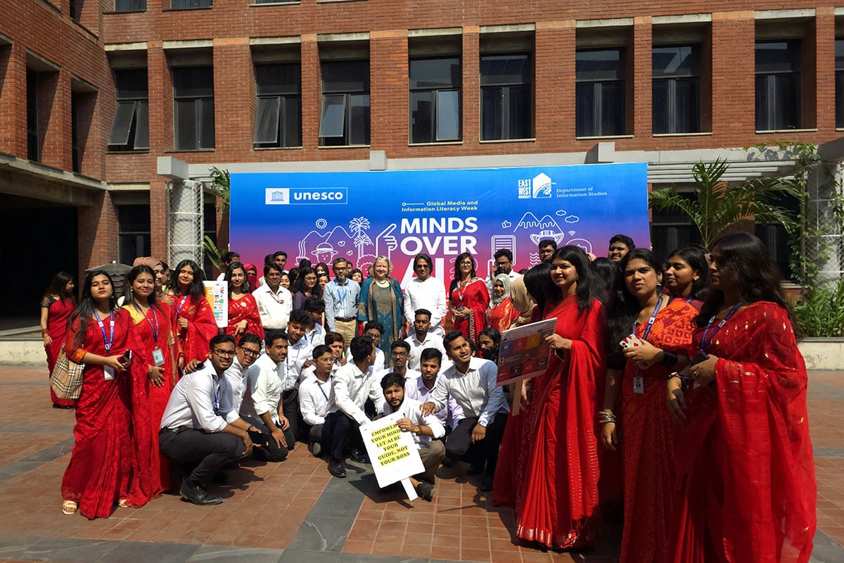 ইস্ট ওয়েস্ট বিশ্ববিদ্যালয়ে ‘গ্লোবাল মিডিয়া অ্যান্ড ইনফরমেশন লিটারেসি’ সপ্তাহ উদযাপন