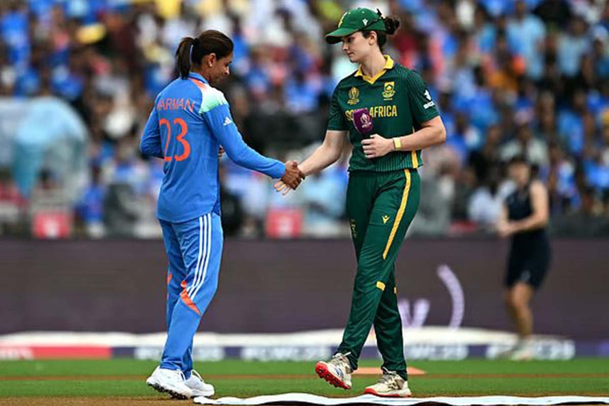 নারী বিশ্বকাপ ফাইনাল : টস জিতে ফিল্ডিংয়ে দক্ষিণ আফ্রিকা