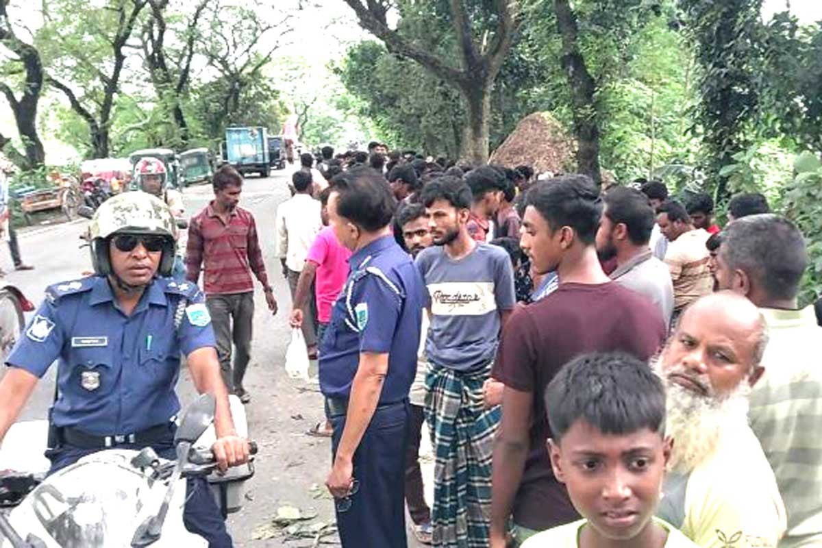 মহাসড়কে বাইক প্রতিযোগিতা, প্রাণ গেল তরুণের