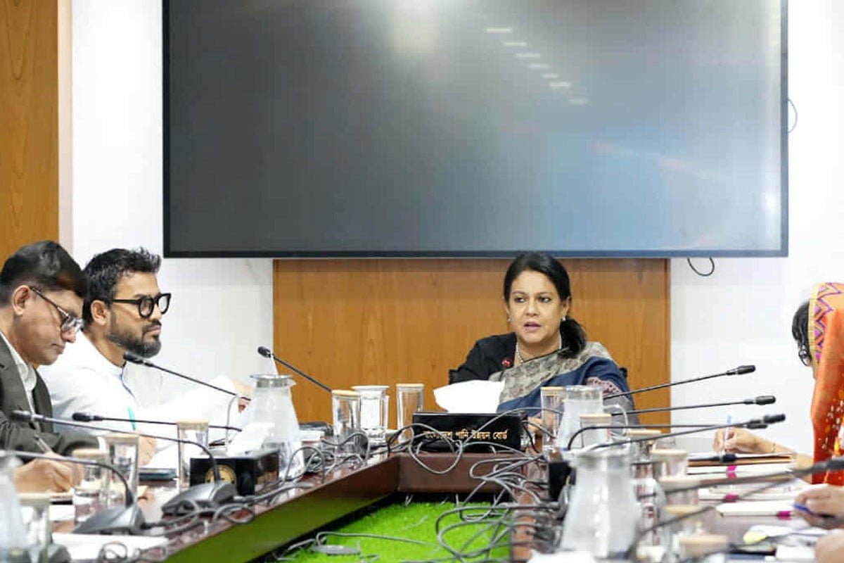 বায়ুদূষণ রোধে সব সংস্থাকে একযোগে মাঠে নামার নির্দেশ পরিবেশ উপদেষ্টার