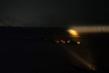 মেঘনায় ২০০ যাত্রী নিয়ে ডুবোচরে আটকা পড়ল লঞ্চ