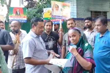 খাগড়াছড়িতে বিএনপির ৩১ দফার প্রচারণায় লিফলেট বিতরণ