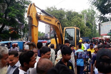 দিনাজপুরে অবৈধ স্থাপনা উচ্ছেদ